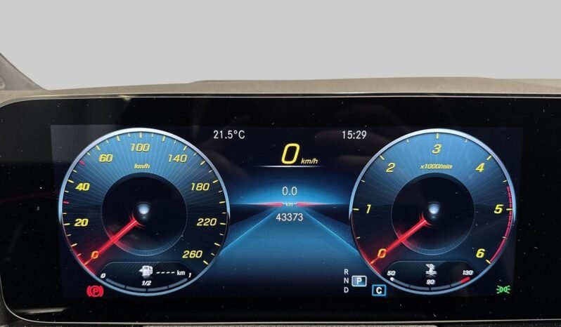 
Mercedes-Benz GLA 200 d 4MATIC PremiumPlus full									