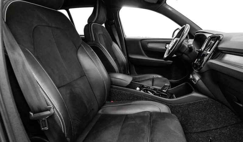 
Volvo XC40 T5 Recharge R-Design full									