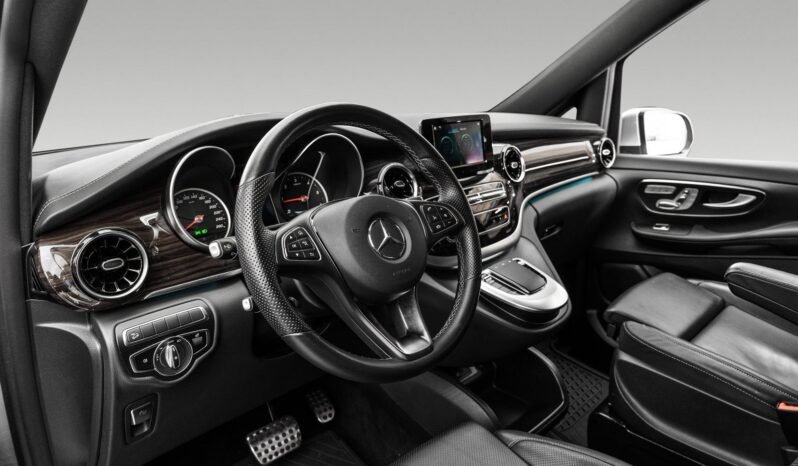 
Mercedes-Benz V300 d 4MATIC full									