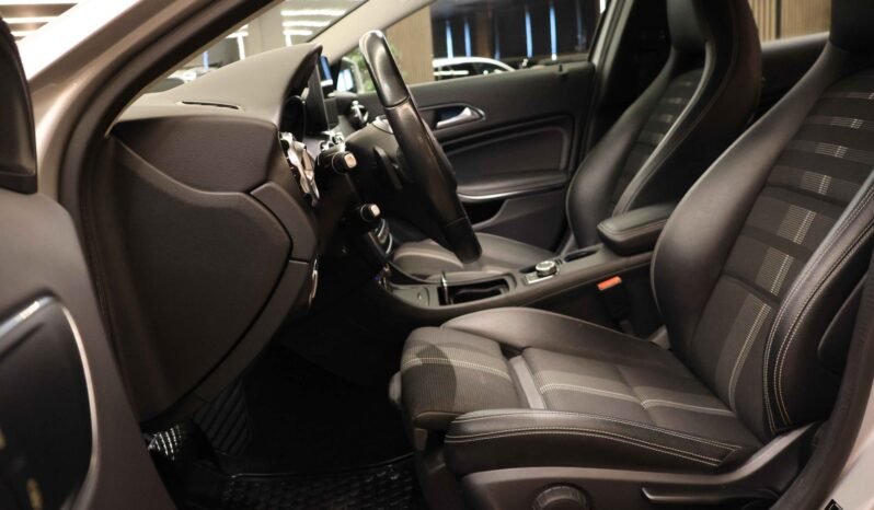 
Mercedes-Benz GLA 220 4MATIC full									