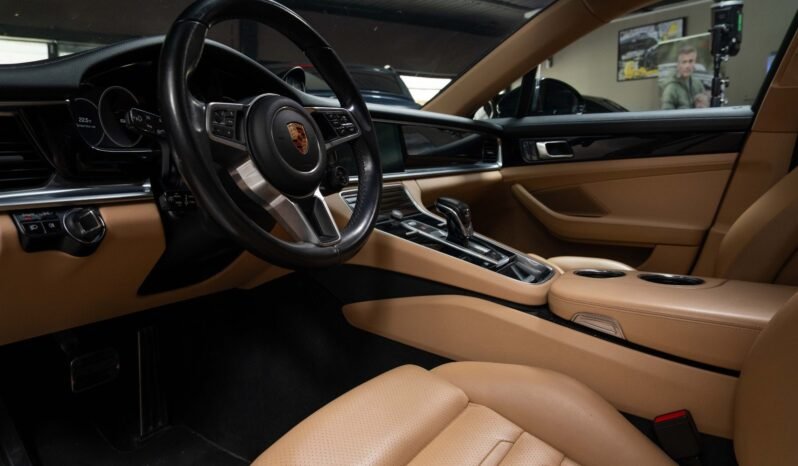 
Porsche Panamera 4 E-Hybrid full									