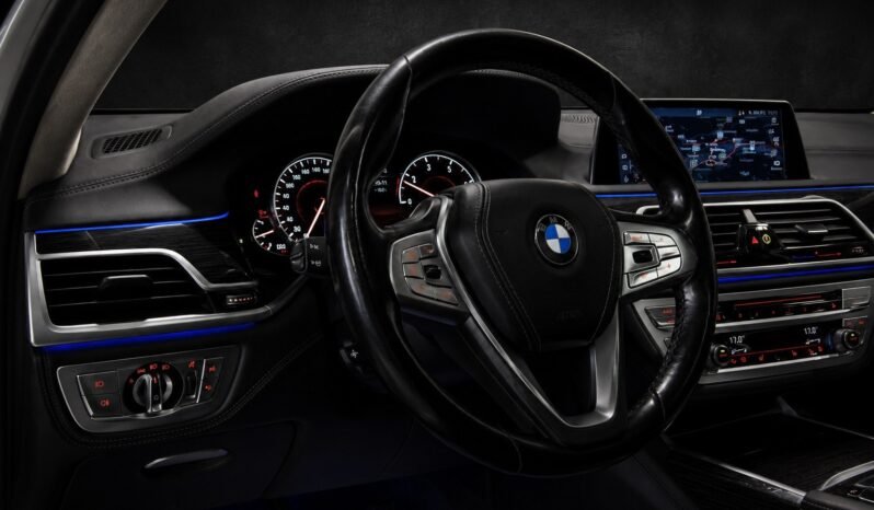 
BMW Série 7 730d xDrive M-Sport – 265 CH full									