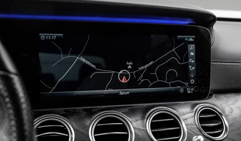 
Mercedes-Benz E300 e AMG Line full									