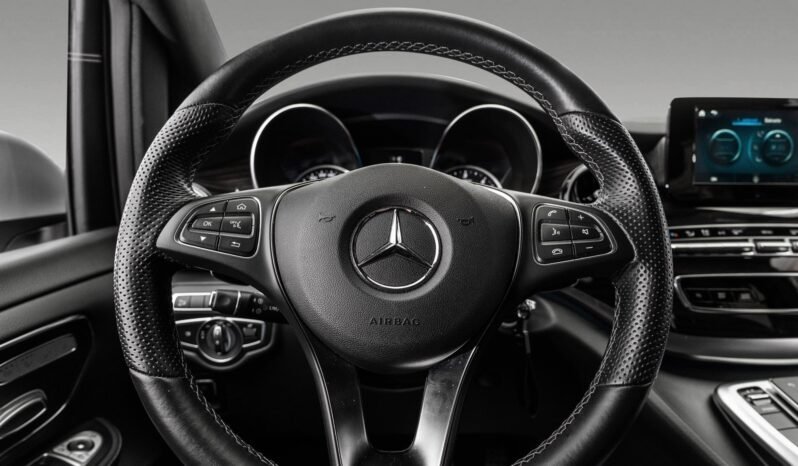 
Mercedes-Benz V300 d 4MATIC full									