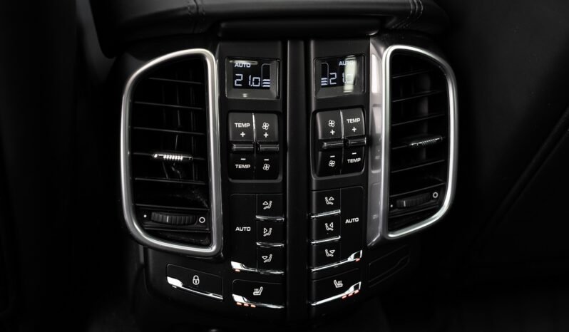 
Porsche Cayenne S 4.2 V8 Diesel 385 ch SportDesign full									