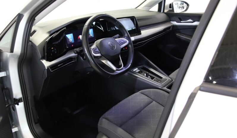 
Volkswagen Golf VIII 1.0 eTSI Life full									