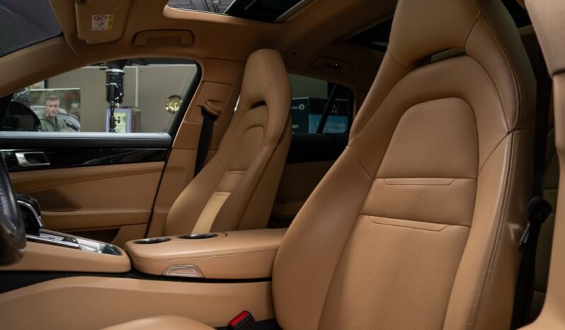 
Porsche Panamera 4 E-Hybrid full									