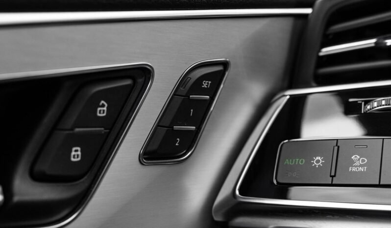 
Audi Q8 60 TFSI e quattro S line full									