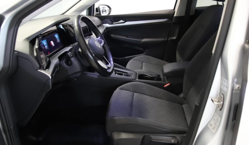 
Volkswagen Golf VIII 1.0 eTSI Life full									
