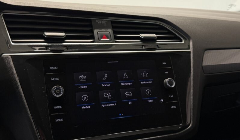 
Volkswagen Tiguan Life 2.0 TDI 4MOTION DSG full									