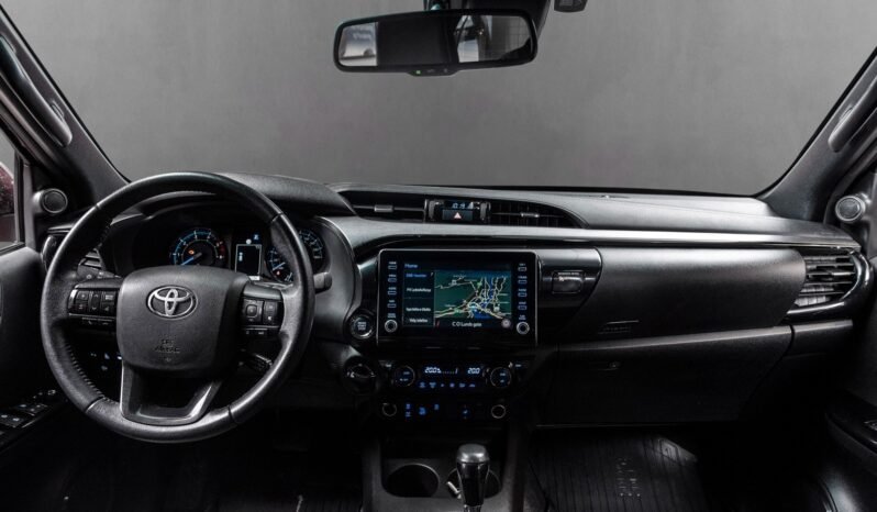 
Toyota Hilux 2.8 D-4D Arctic Trucks full									