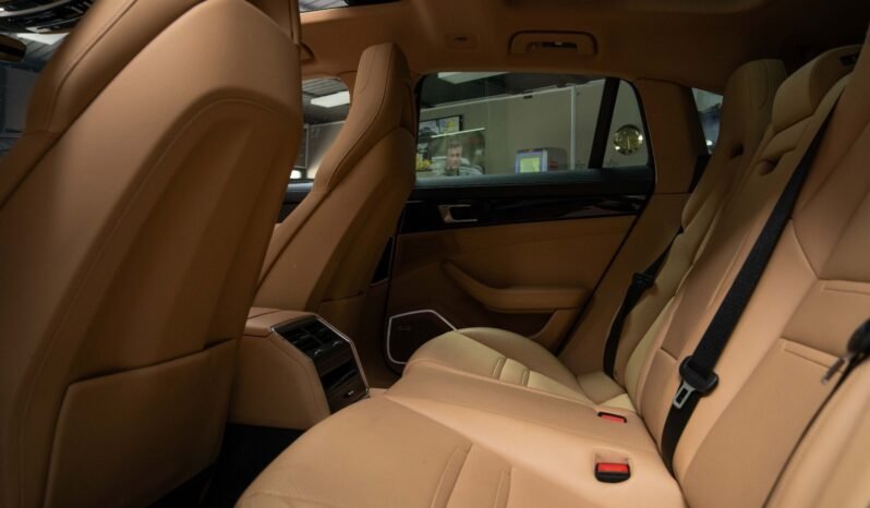 
Porsche Panamera 4 E-Hybrid full									