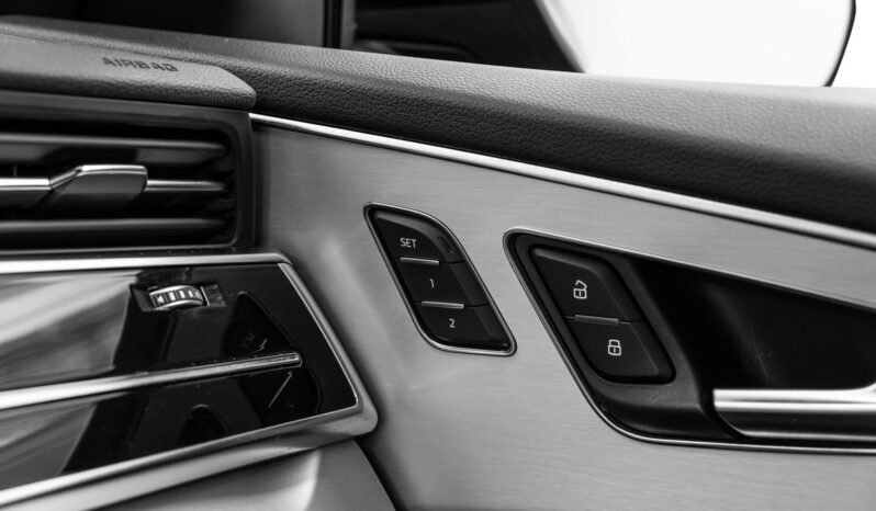 
Audi Q8 60 TFSI e quattro S line full									