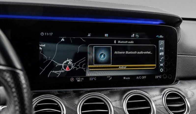 
Mercedes-Benz E300 e AMG Line full									