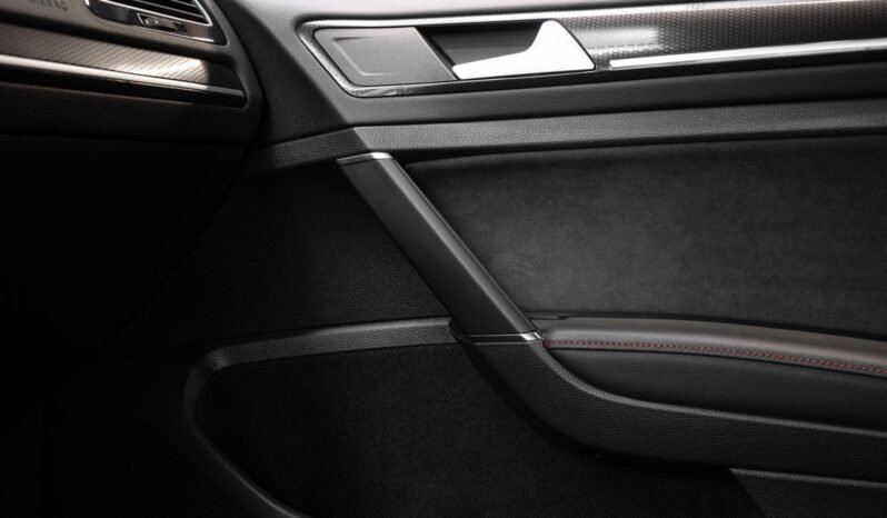 
Volkswagen Golf VII GTI 2.0 TSI Clubsport DSG full									