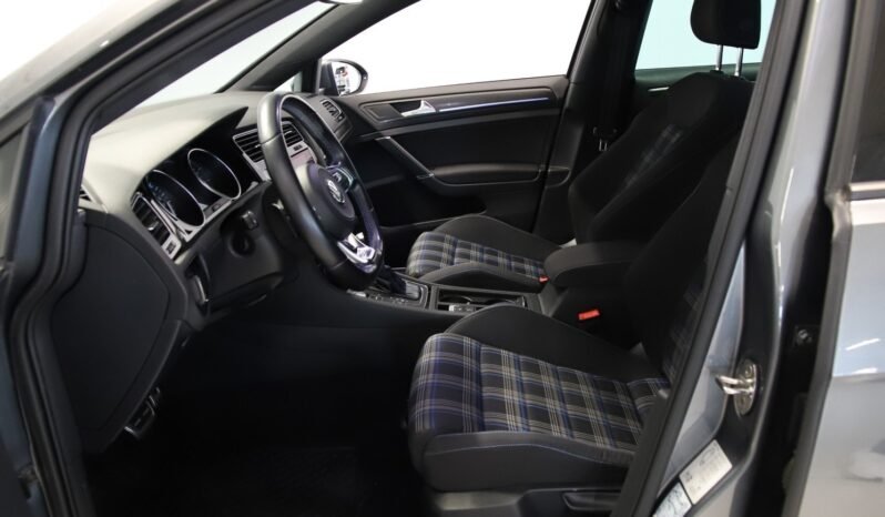 
Volkswagen Golf VII GTE 1.4 TSI GTE full									