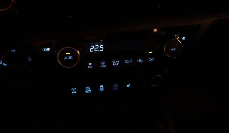 
Toyota HiLux 4×4 full									