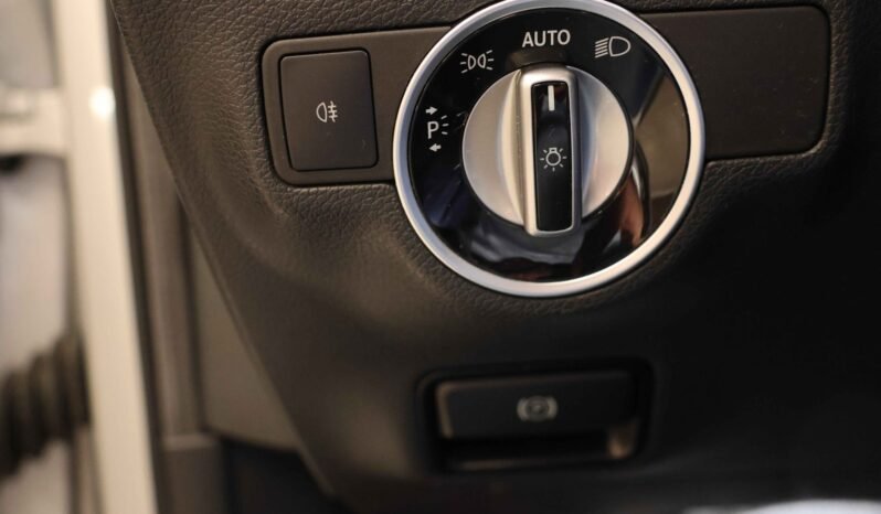 
Mercedes-Benz GLA 220 4MATIC full									