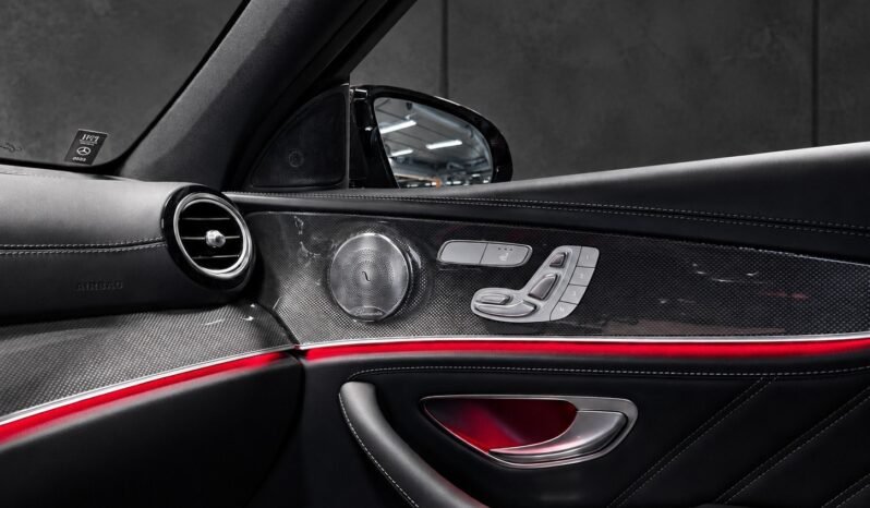 
Mercedes-Benz E 63 S AMG 4MATIC+ V8 full									