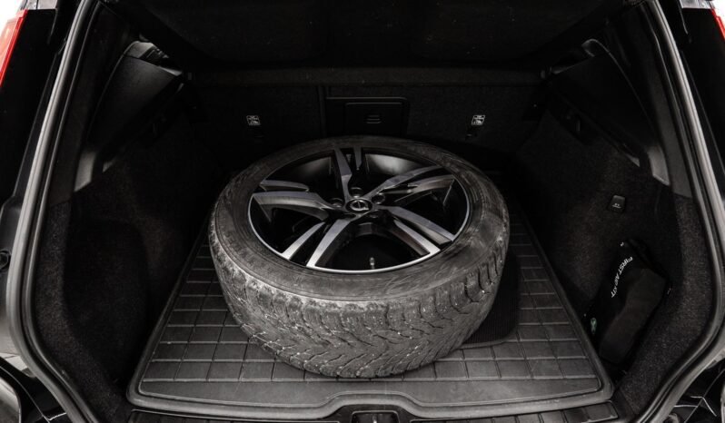 
Volvo XC40 T5 Recharge R-Design full									