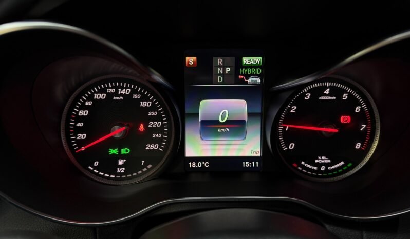 
Mercedes-Benz C350 e Hybrid full									