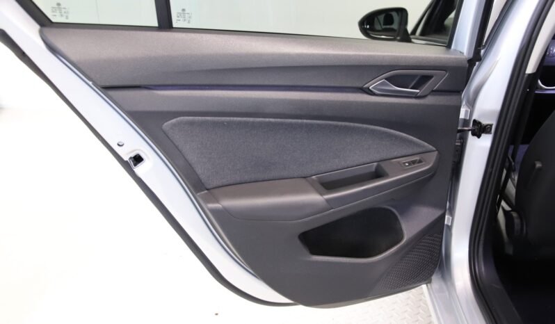 
Volkswagen Golf VIII 1.0 eTSI Life full									