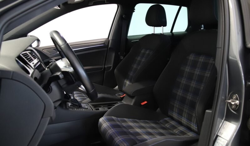 
Volkswagen Golf VII GTE 1.4 TSI GTE full									