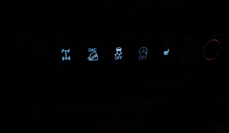 
Toyota HiLux 4×4 full									