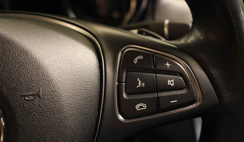 
Mercedes-Benz GLA 220 4MATIC full									