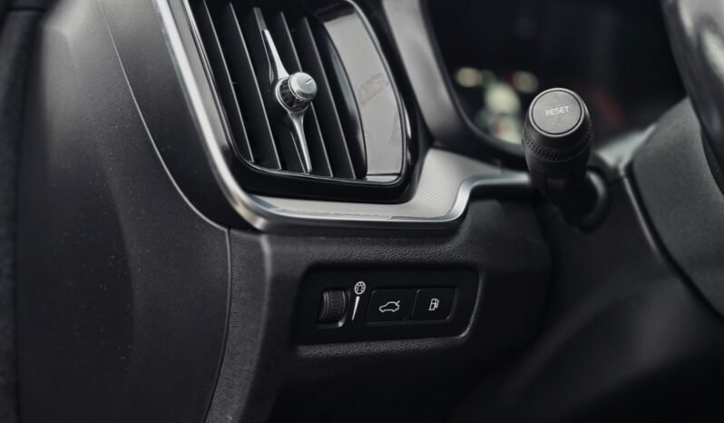 
Volvo V60 340 ch AWD R-Design full									