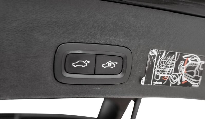 
Volvo XC40 T5 Recharge R-Design full									