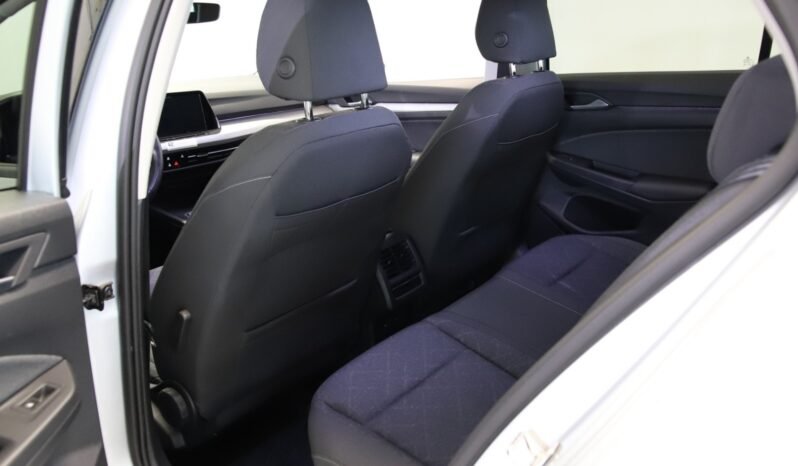 
Volkswagen Golf VIII 1.0 eTSI Life full									