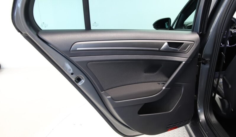 
Volkswagen Golf VII GTE 1.4 TSI GTE full									