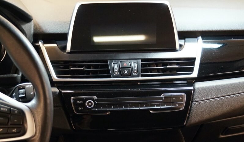 
BMW 225xe Sport Line full									
