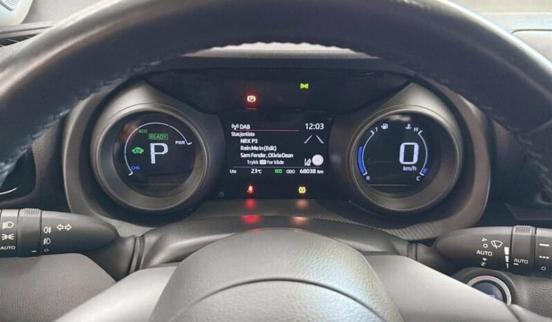 
Toyota Yaris Hybrid Active Tech full									