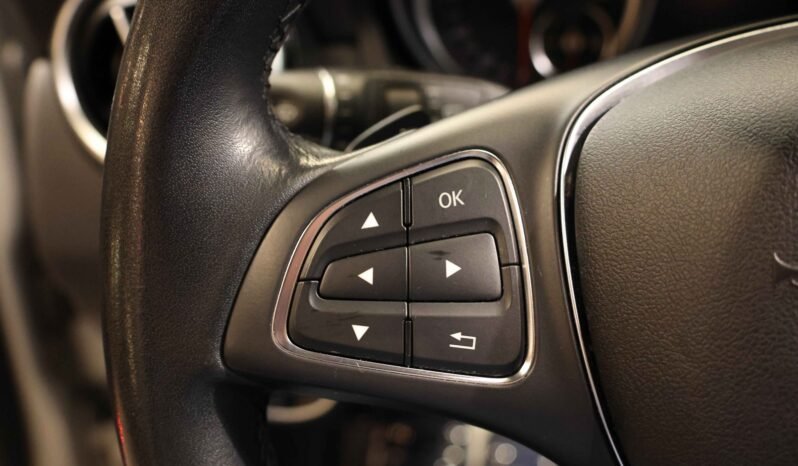 
Mercedes-Benz GLA 220 4MATIC full									