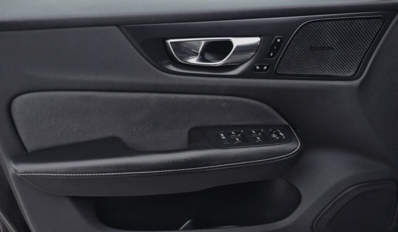 
Volvo V60 340 ch AWD R-Design full									