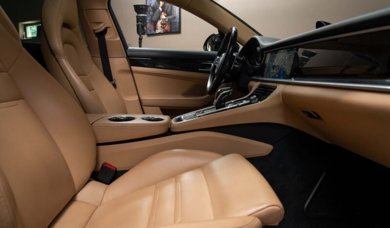 
Porsche Panamera 4 E-Hybrid full									
