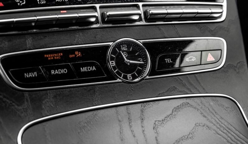 
Mercedes-Benz E300 e AMG Line full									