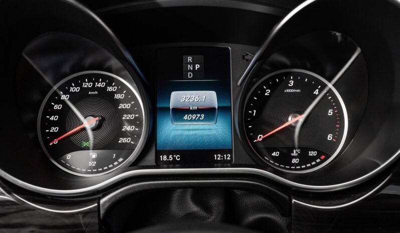 
Mercedes-Benz V300 d 4MATIC full									