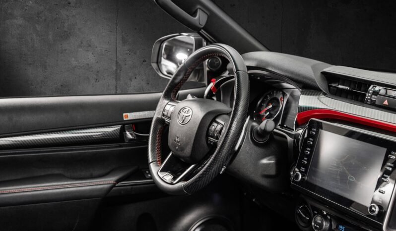 
Toyota Hilux 2.8 D-4D 4WD Double Cab GR Sport full									