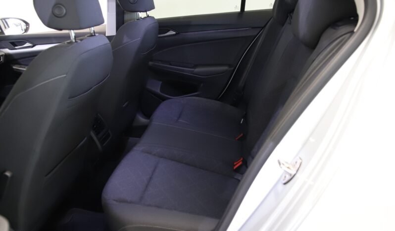 
Volkswagen Golf VIII 1.0 eTSI Life full									
