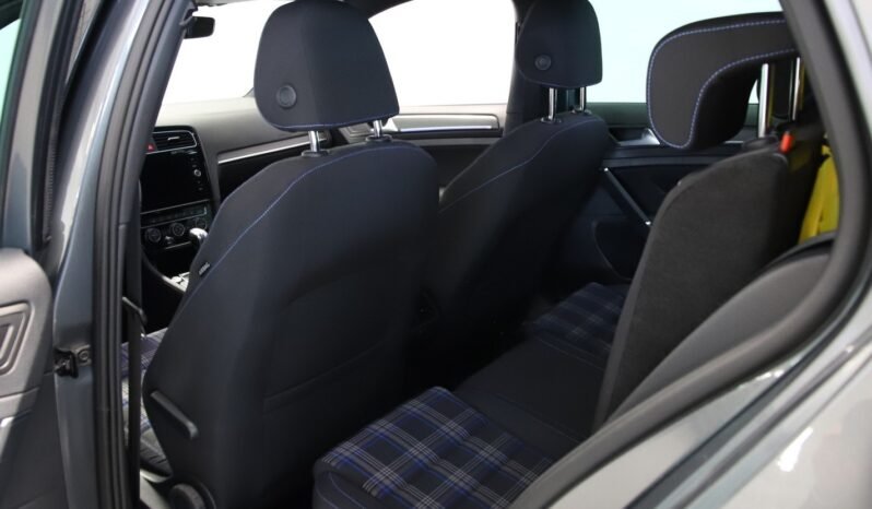 
Volkswagen Golf VII GTE 1.4 TSI GTE full									