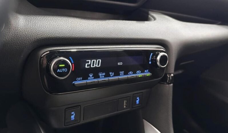
Toyota Yaris Hybrid Active Tech full									