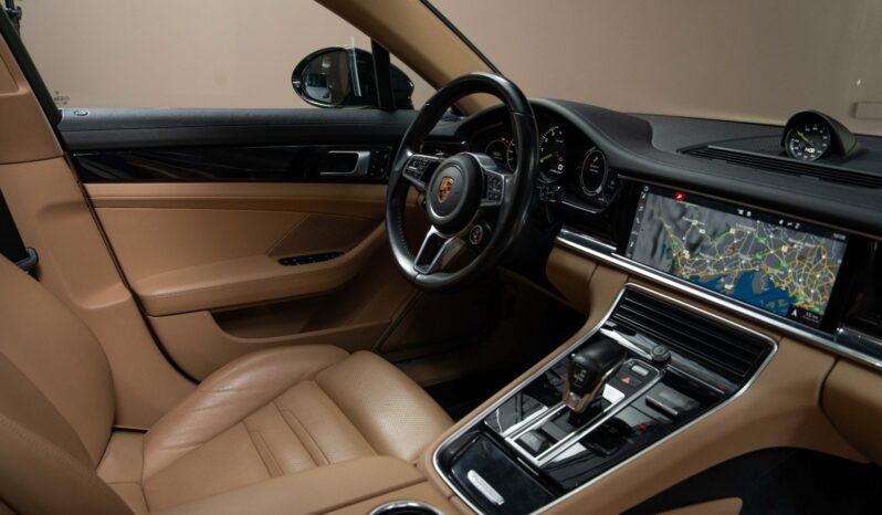 
Porsche Panamera 4 E-Hybrid full									