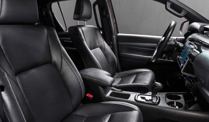 
Toyota Hilux 2.8 D-4D Arctic Trucks full									