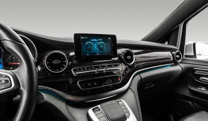 
Mercedes-Benz V300 d 4MATIC full									