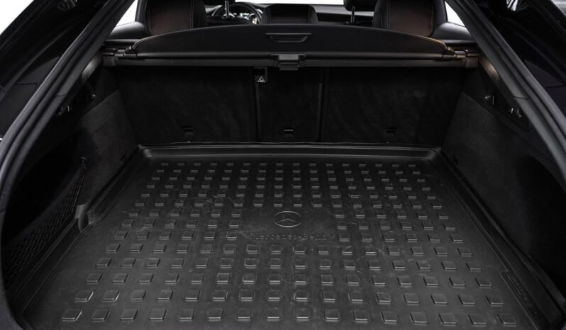 
Mercedes-Benz GLC 300 e 4MATIC AMG Line full									