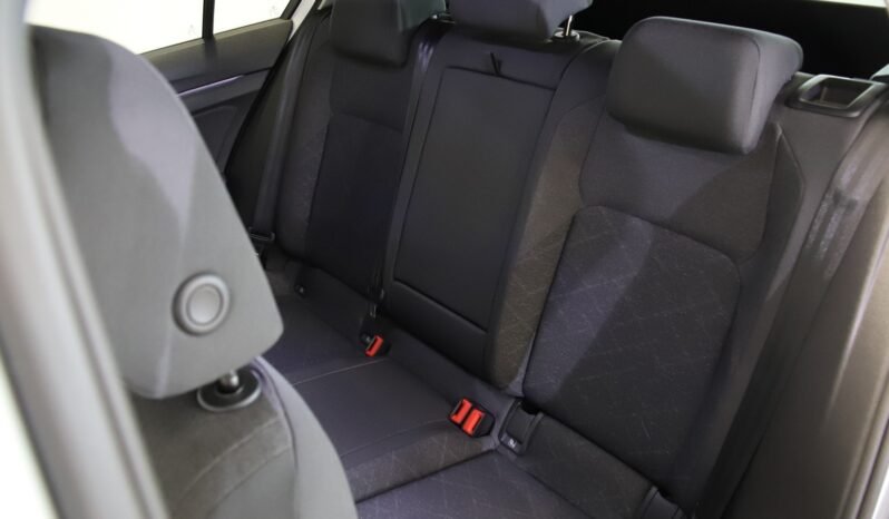 
Volkswagen Golf VIII 1.0 eTSI Life full									