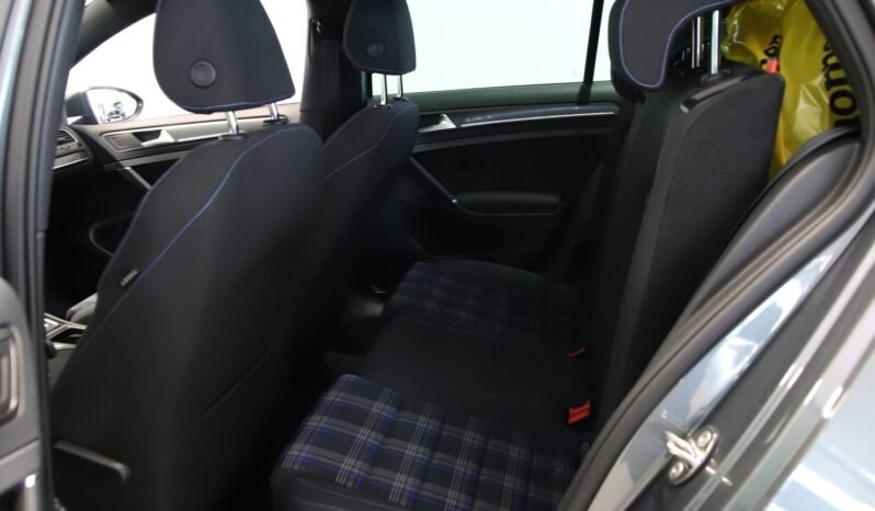 
Volkswagen Golf VII GTE 1.4 TSI GTE full									